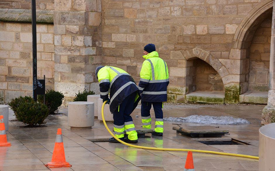 comment déboucher des wc Fleurines